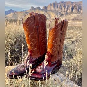 Vintage Justin Cowboy Boots Women’s 8.5-9 
Brown Leather Western USA R Toe EUC